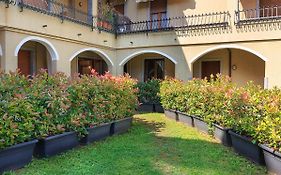 Emerald Suites